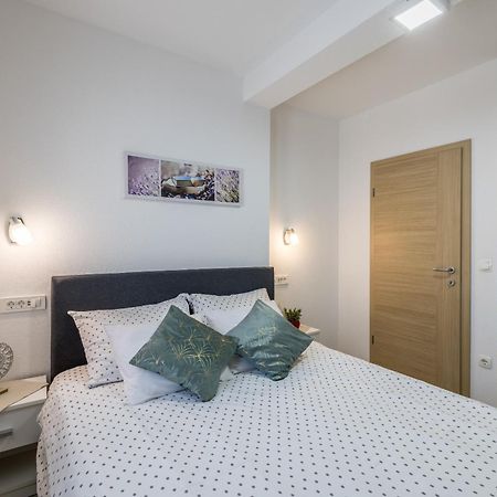 Apart Sa Terasom 250M Od Plaze,Parking,Wi Fi,Rostilj Trogir Ngoại thất bức ảnh