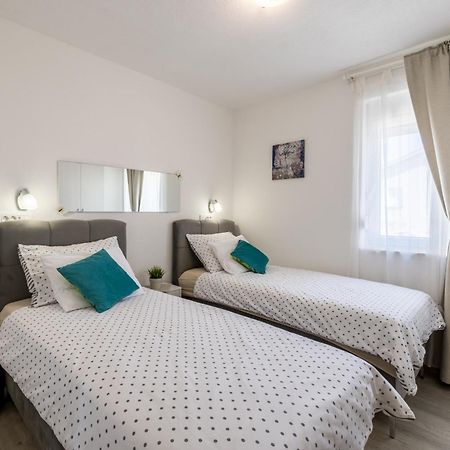 Apart Sa Terasom 250M Od Plaze,Parking,Wi Fi,Rostilj Trogir Ngoại thất bức ảnh