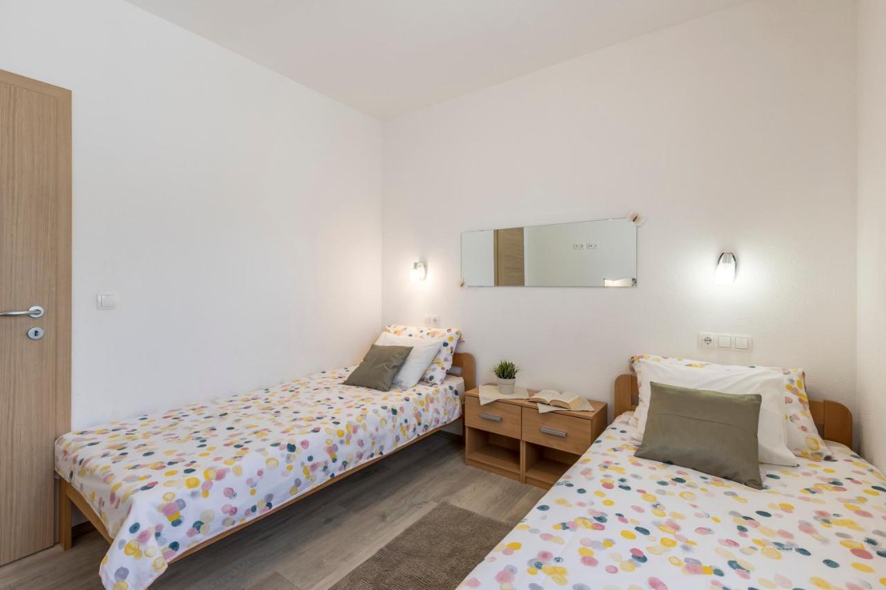 Apart Sa Terasom 250M Od Plaze,Parking,Wi Fi,Rostilj Trogir Ngoại thất bức ảnh