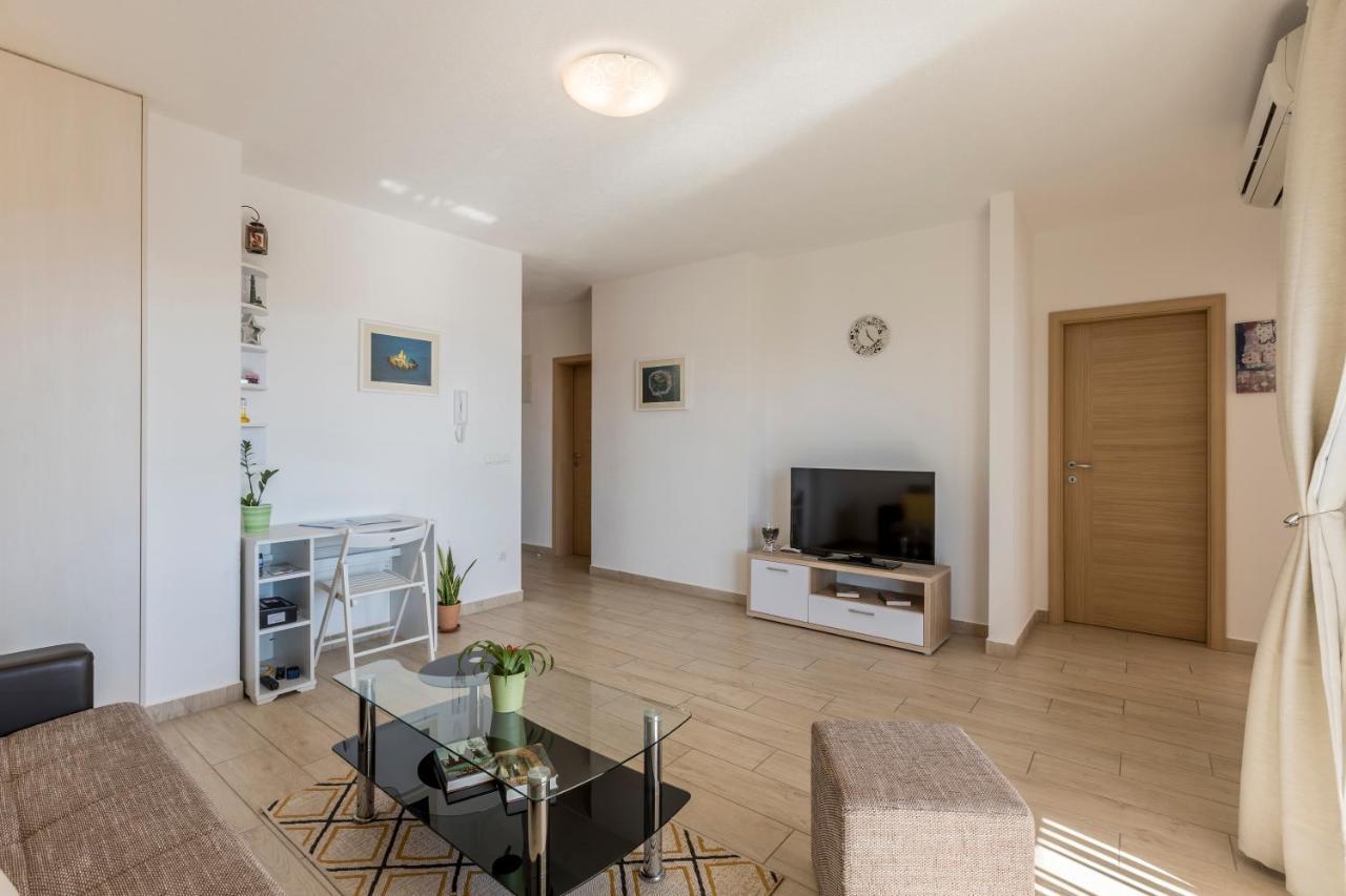 Apart Sa Terasom 250M Od Plaze,Parking,Wi Fi,Rostilj Trogir Ngoại thất bức ảnh