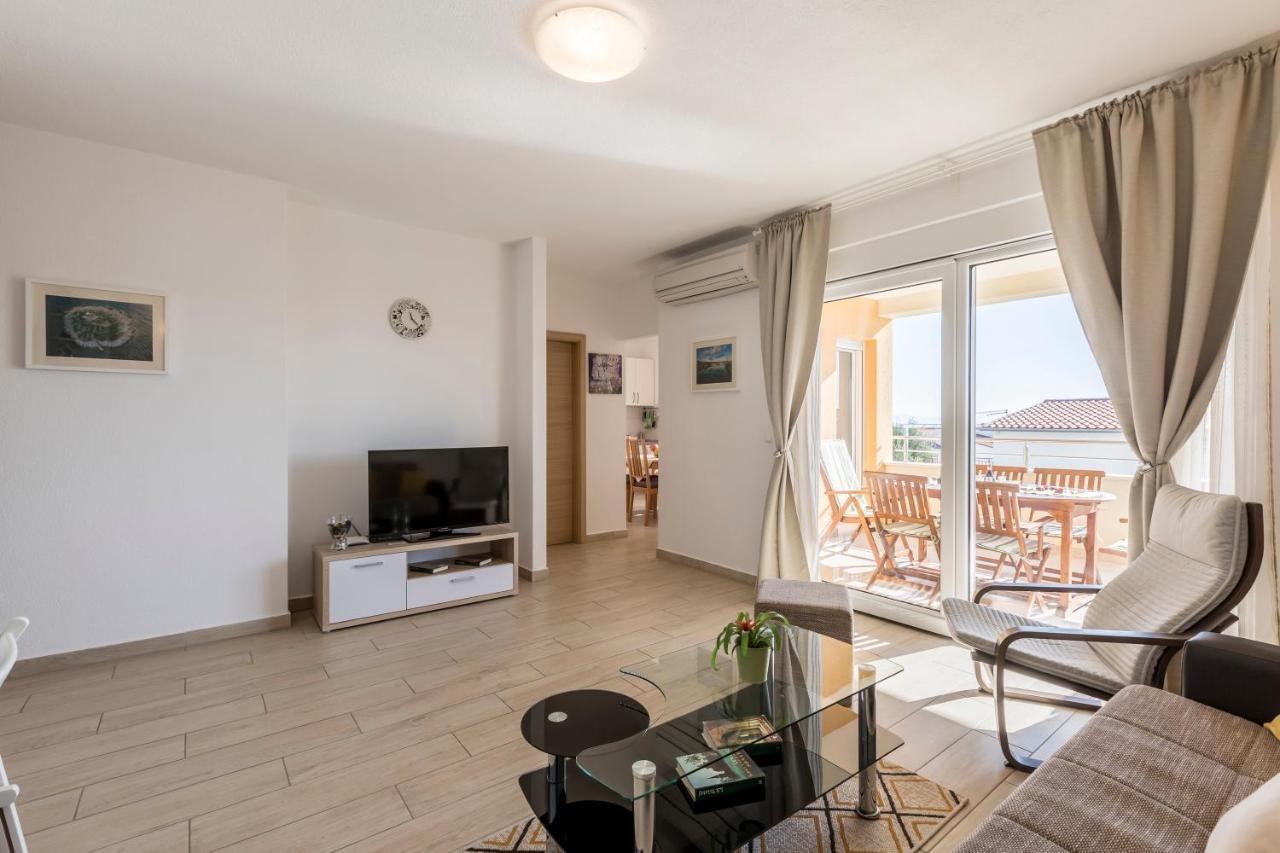 Apart Sa Terasom 250M Od Plaze,Parking,Wi Fi,Rostilj Trogir Ngoại thất bức ảnh