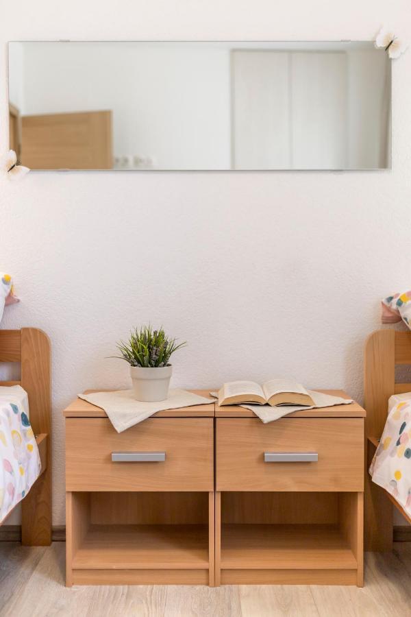 Apart Sa Terasom 250M Od Plaze,Parking,Wi Fi,Rostilj Trogir Ngoại thất bức ảnh