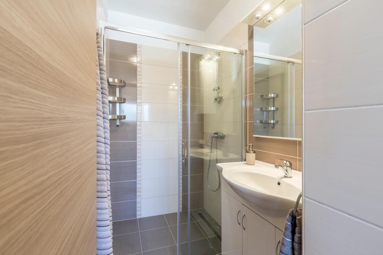 Apart Sa Terasom 250M Od Plaze,Parking,Wi Fi,Rostilj Trogir Ngoại thất bức ảnh