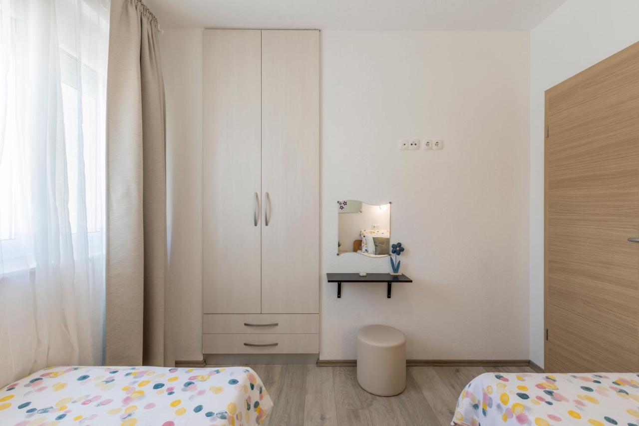 Apart Sa Terasom 250M Od Plaze,Parking,Wi Fi,Rostilj Trogir Ngoại thất bức ảnh