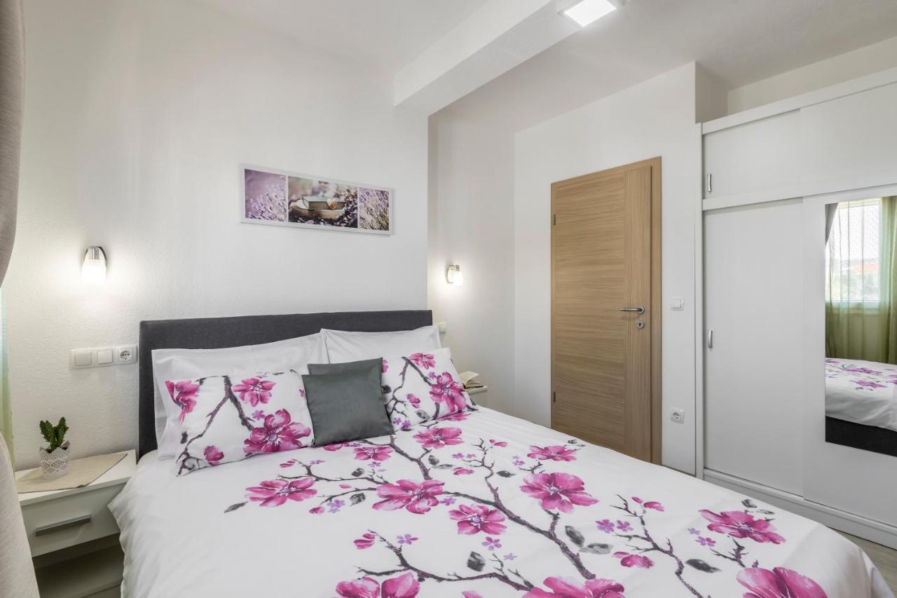 Apart Sa Terasom 250M Od Plaze,Parking,Wi Fi,Rostilj Trogir Ngoại thất bức ảnh