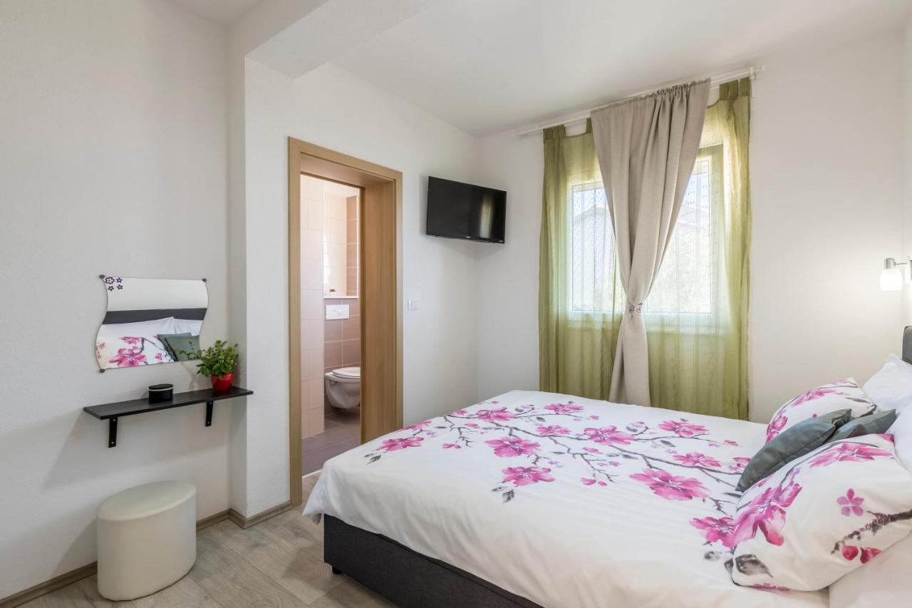 Apart Sa Terasom 250M Od Plaze,Parking,Wi Fi,Rostilj Trogir Ngoại thất bức ảnh
