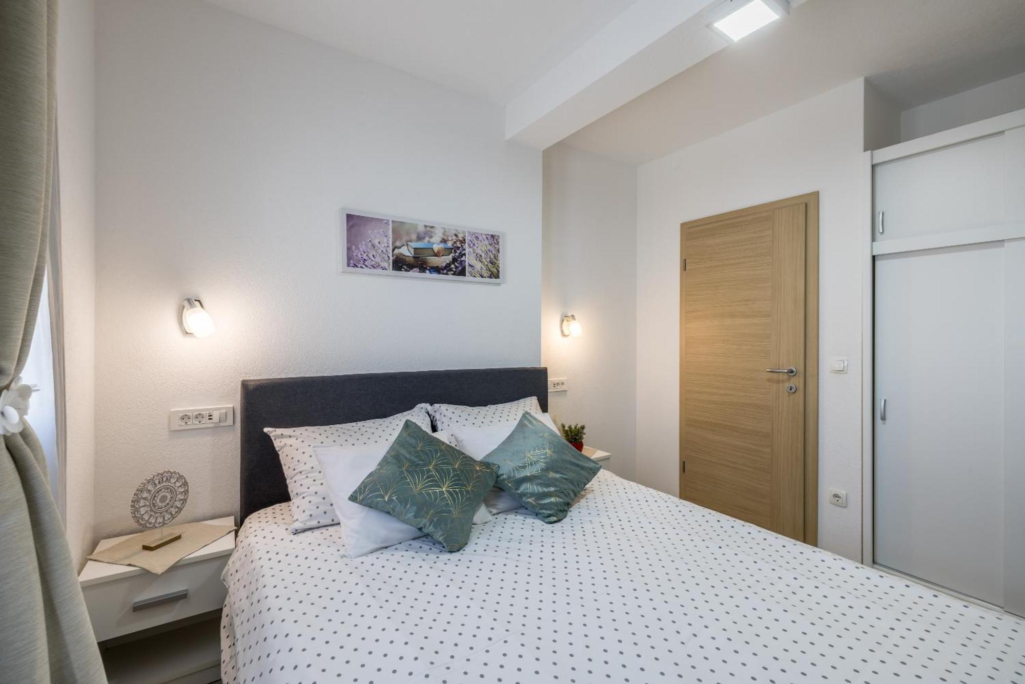 Apart Sa Terasom 250M Od Plaze,Parking,Wi Fi,Rostilj Trogir Ngoại thất bức ảnh