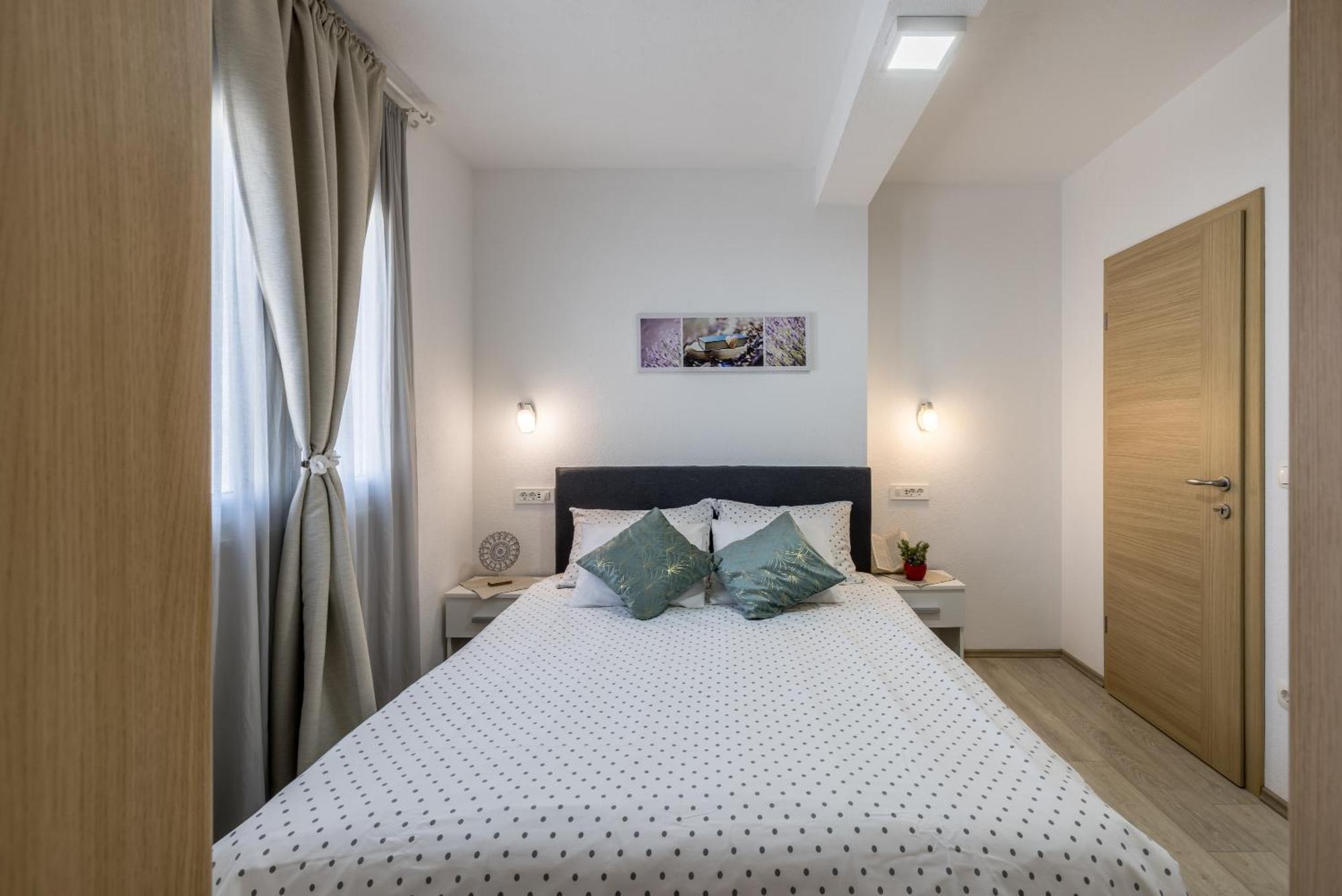 Apart Sa Terasom 250M Od Plaze,Parking,Wi Fi,Rostilj Trogir Ngoại thất bức ảnh