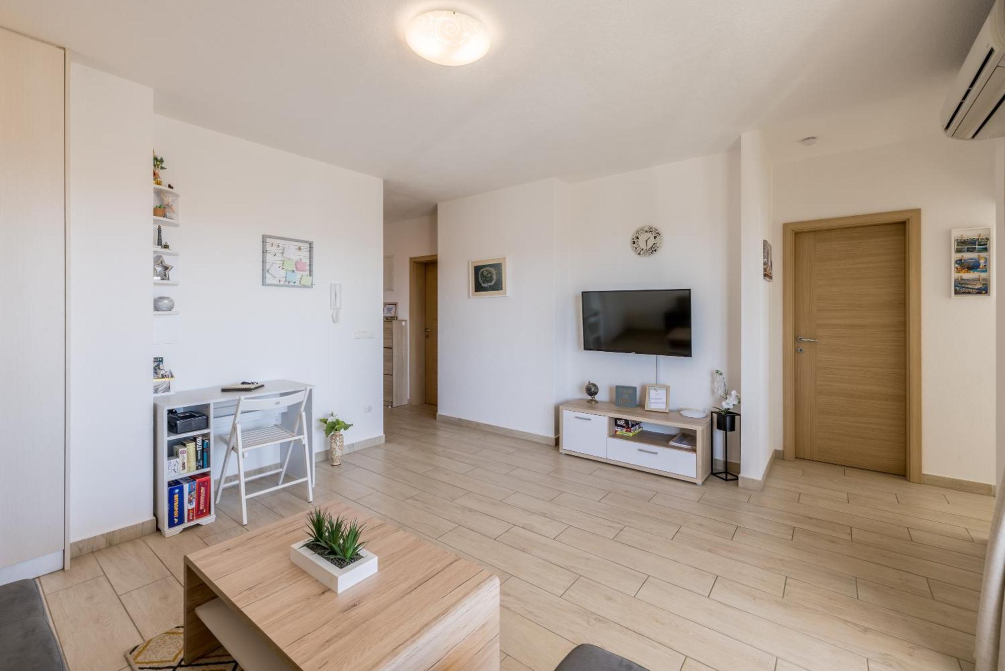 Apart Sa Terasom 250M Od Plaze,Parking,Wi Fi,Rostilj Trogir Ngoại thất bức ảnh