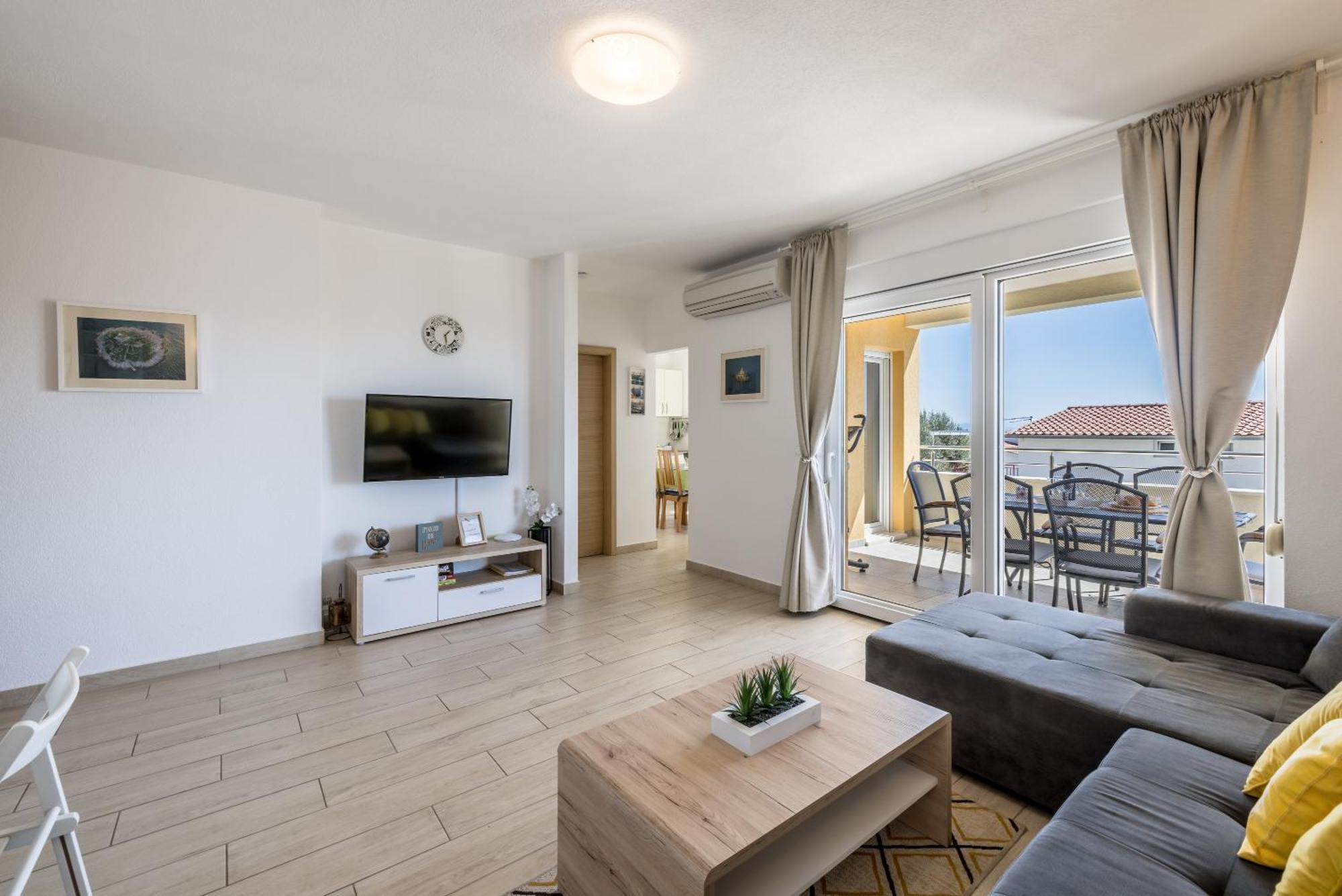 Apart Sa Terasom 250M Od Plaze,Parking,Wi Fi,Rostilj Trogir Ngoại thất bức ảnh