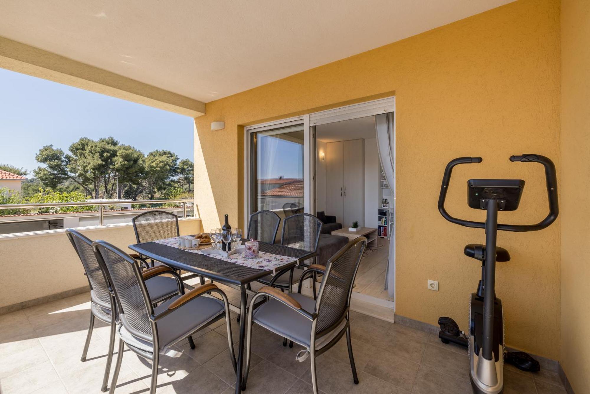 Apart Sa Terasom 250M Od Plaze,Parking,Wi Fi,Rostilj Trogir Ngoại thất bức ảnh