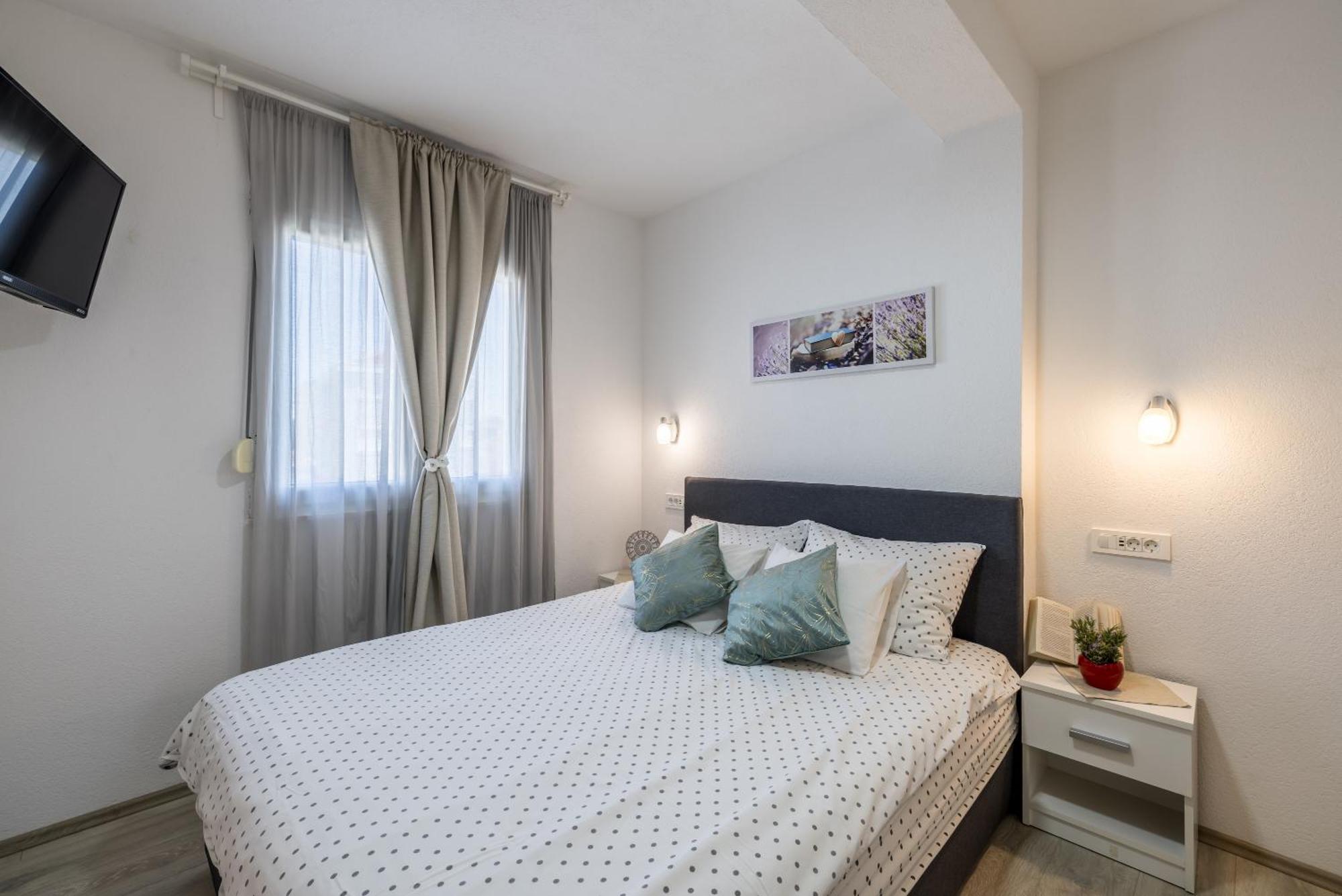 Apart Sa Terasom 250M Od Plaze,Parking,Wi Fi,Rostilj Trogir Ngoại thất bức ảnh