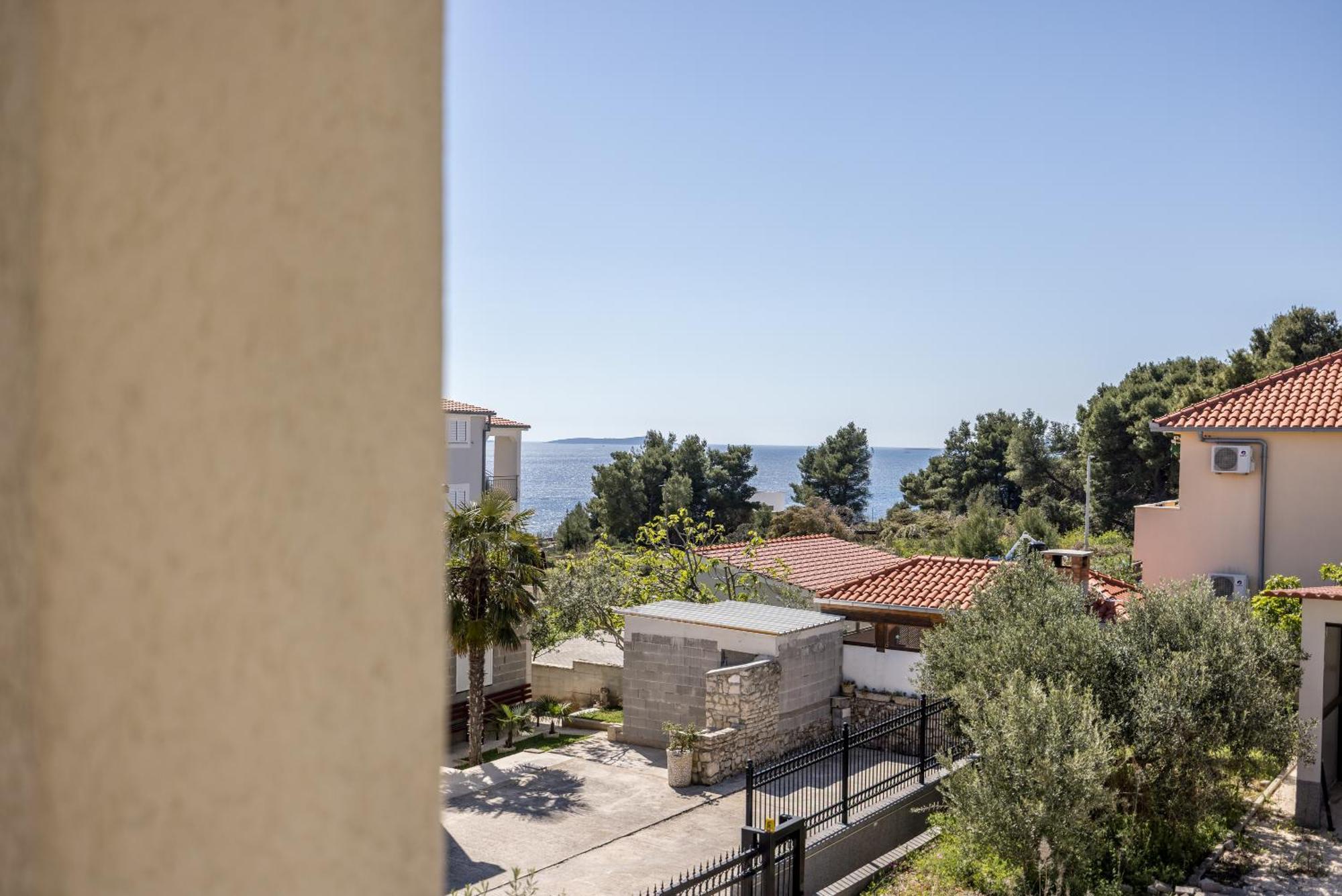 Apart Sa Terasom 250M Od Plaze,Parking,Wi Fi,Rostilj Trogir Ngoại thất bức ảnh